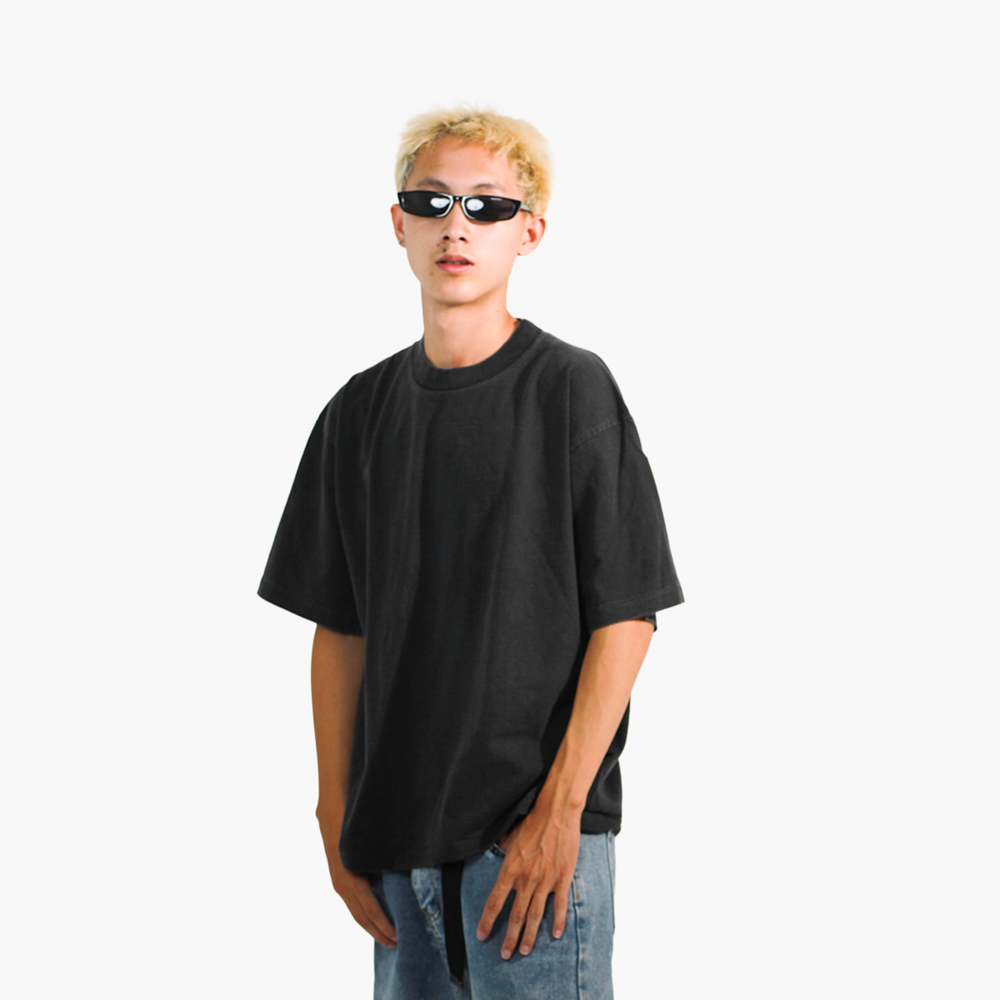 สกรีนเสื้อ เชียงราย รูปคนใส่เสื้อจริง รุ่น SAVAGE BOXY
