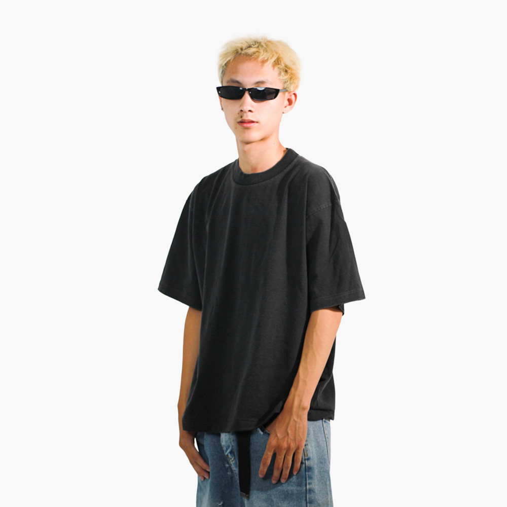 รับสกรีนเสื้อ อุทัยธานี รูปคนใส่เสื้อจริง รุ่น SAVAGE BOXY