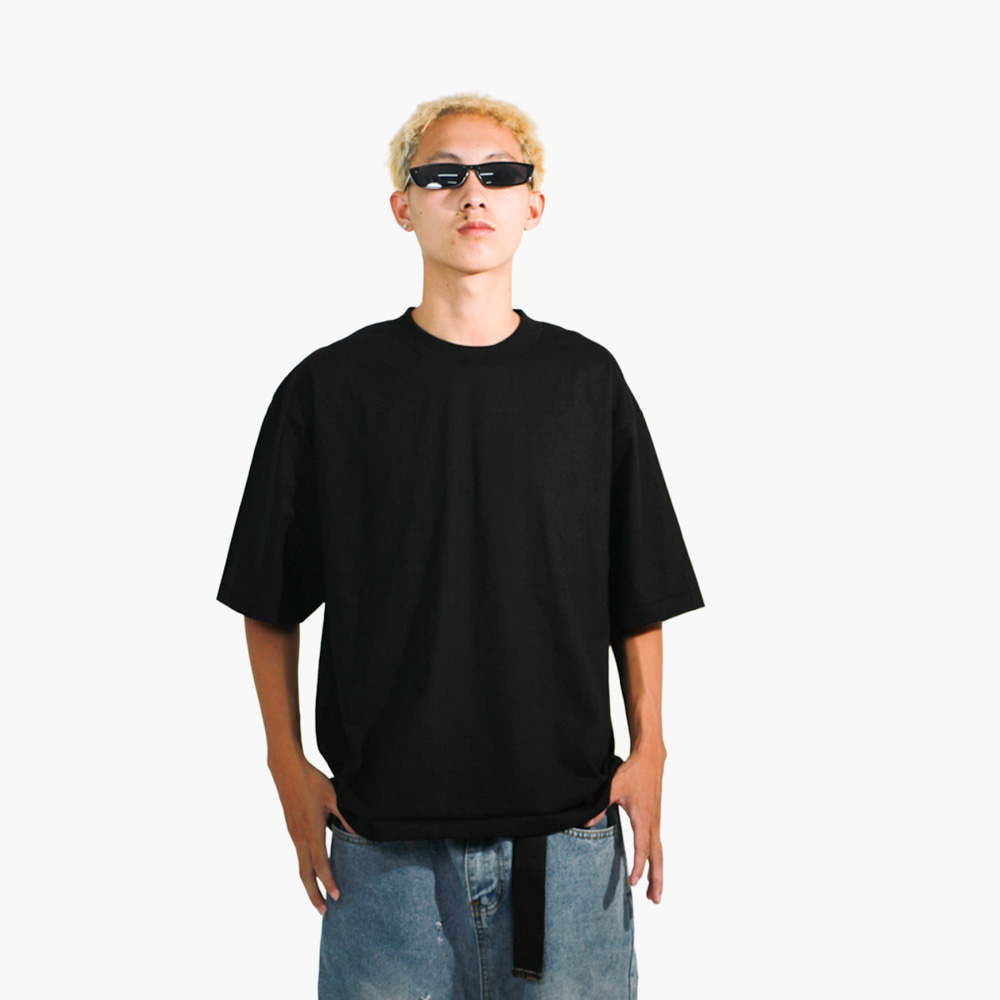 สกรีนเสื้อราคาถูก เชียงใหม่ รูปคนใส่เสื้อจริง รุ่น SAVAGE BOXY