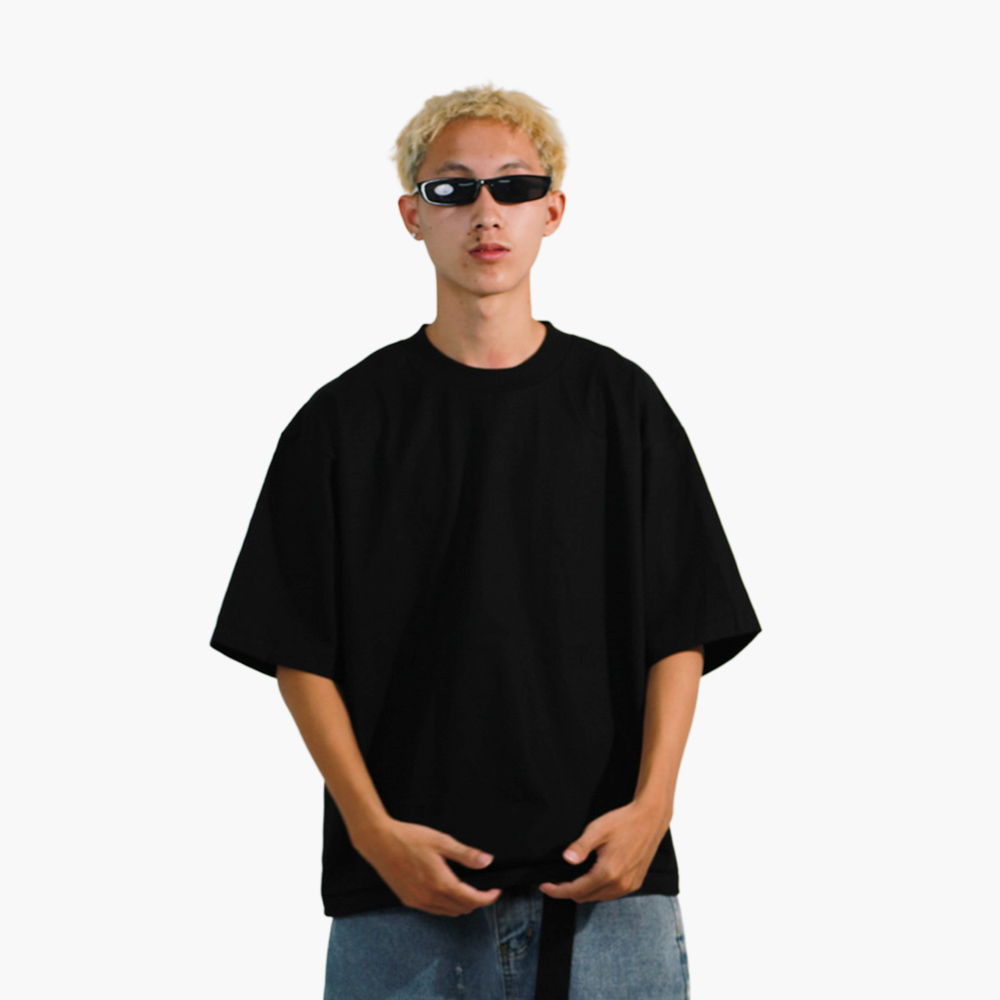 ร้านสกรีนเสื้อ พะเยา รูปคนใส่เสื้อจริง รุ่น SAVAGE BOXY