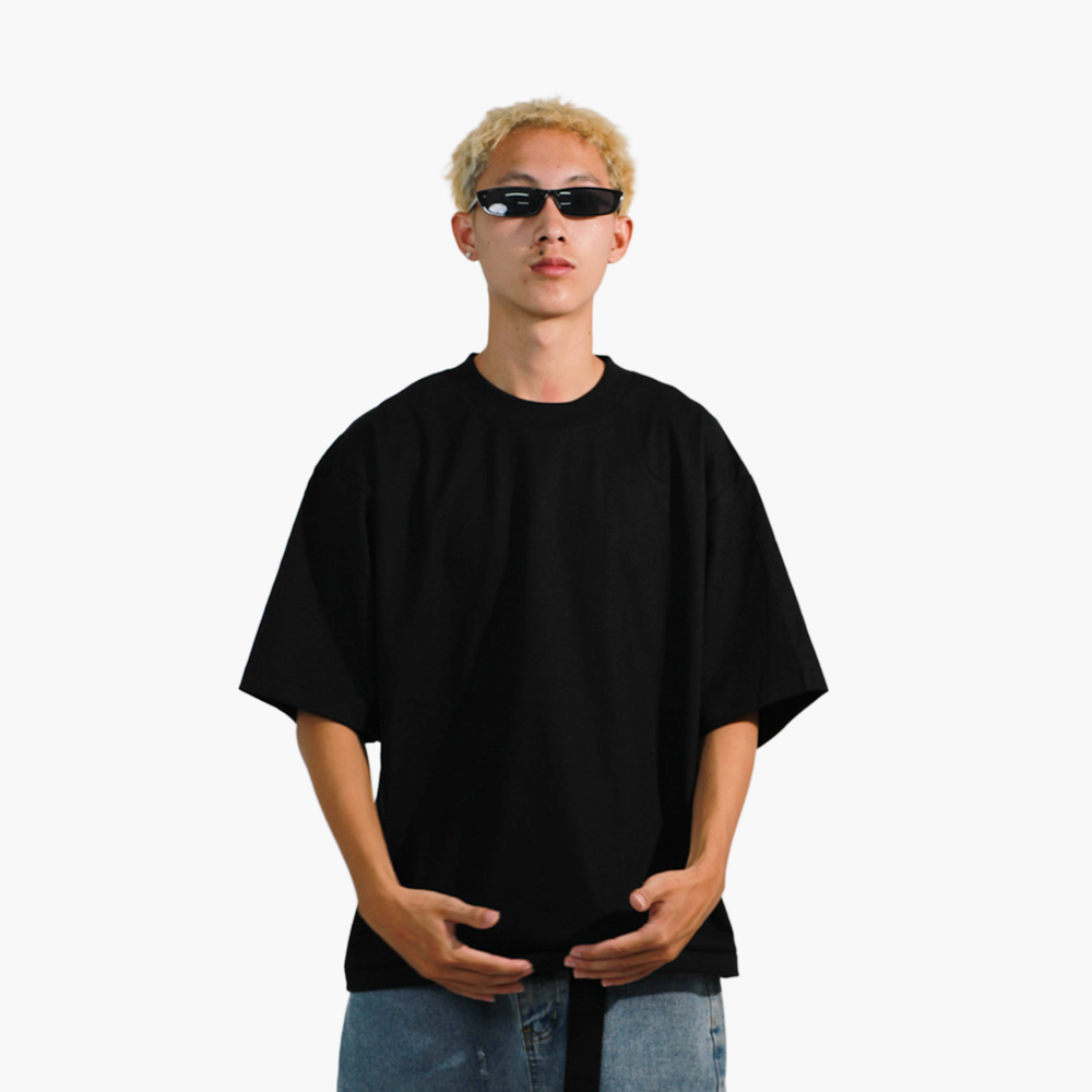 ร้านสกรีนเสื้อ ชุมพร รูปคนใส่เสื้อจริง รุ่น SAVAGE BOXY