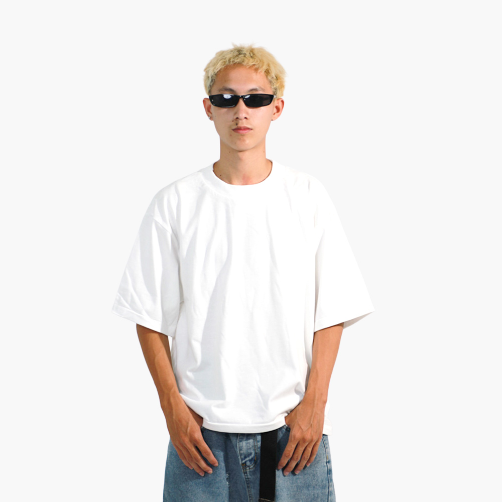 สกรีนเสื้อด่วน น่าน รูปคนใส่เสื้อจริง รุ่น SAVAGE BOXY