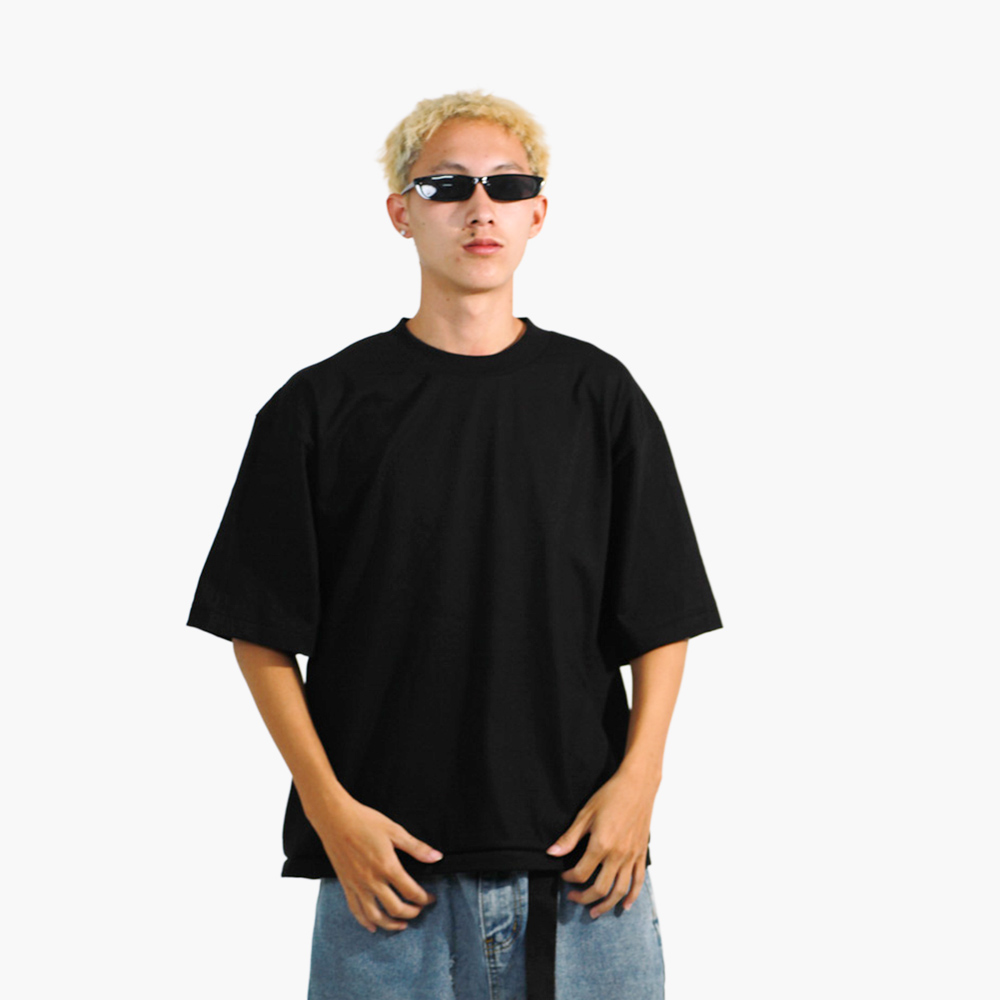 ร้านสกรีนเสื้อ ลำปาง รูปคนใส่เสื้อจริง รุ่น SAVAGE BOXY