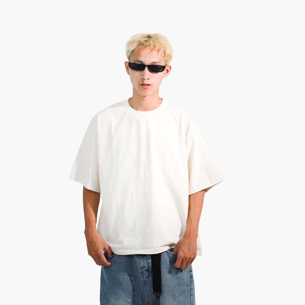 รับสกรีนเสื้อ ศรีสะเกษ รูปคนใส่เสื้อจริง รุ่น SAVAGE BOXY