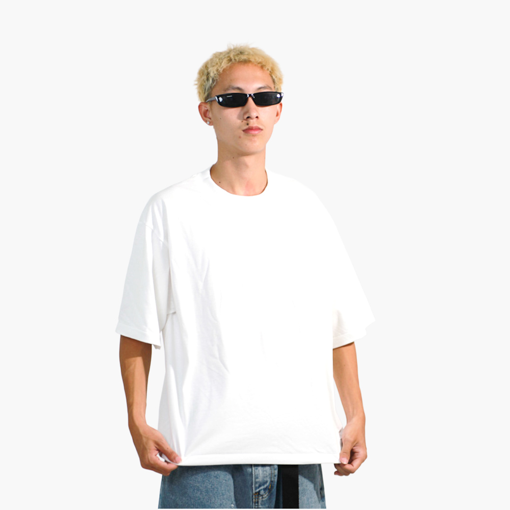สกรีนเสื้อไม่มีขั้นต่ำ ลำปาง รูปคนใส่เสื้อจริง รุ่น SAVAGE BOXY