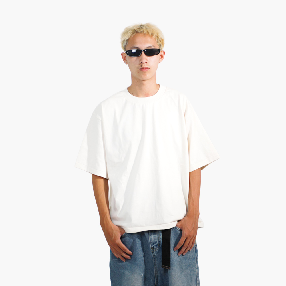 รับสกรีนเสื้อ อุดรธานี รูปคนใส่เสื้อจริง รุ่น SAVAGE BOXY