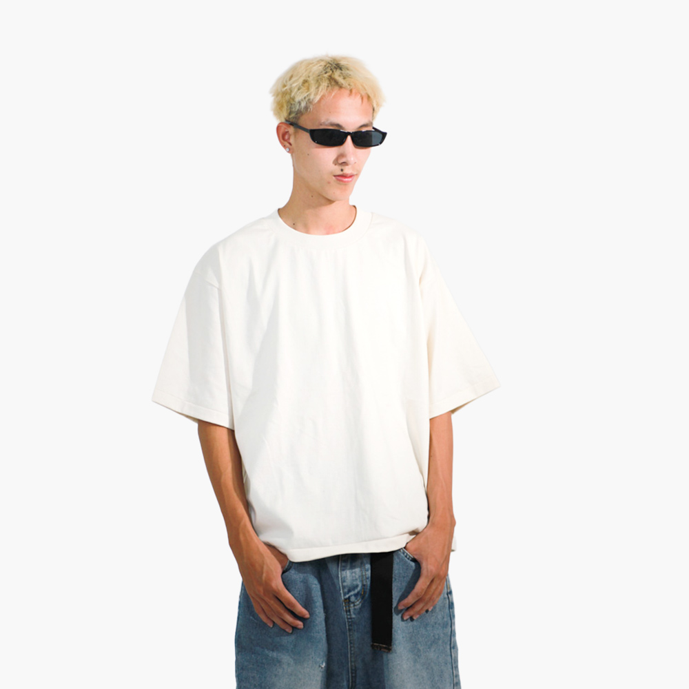 รับสกรีนเสื้อ ตราด รูปคนใส่เสื้อจริง รุ่น SAVAGE BOXY