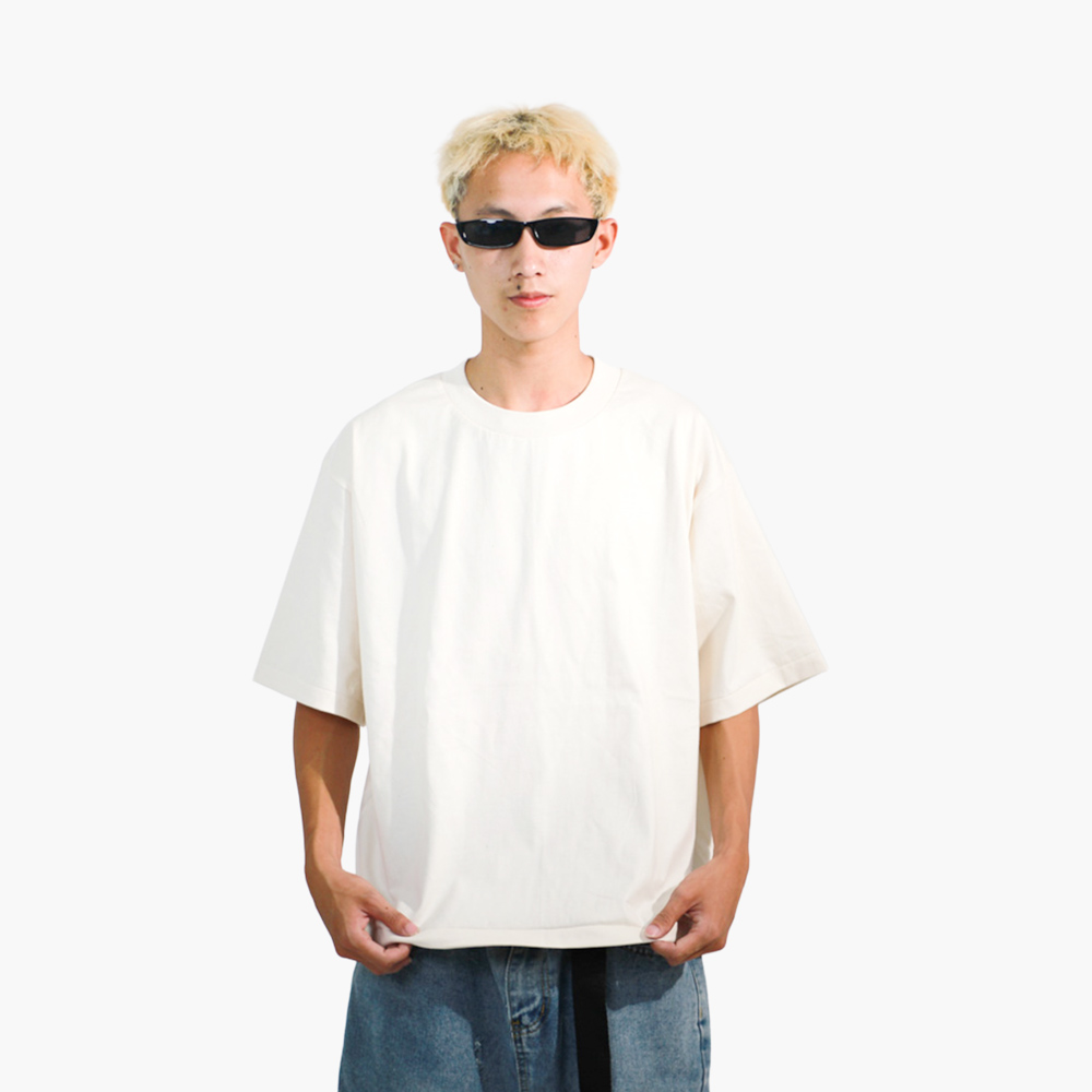 สกรีนเสื้อไม่มีขั้นต่ำ เพชรบูรณ์ รูปคนใส่เสื้อจริง รุ่น SAVAGE BOXY