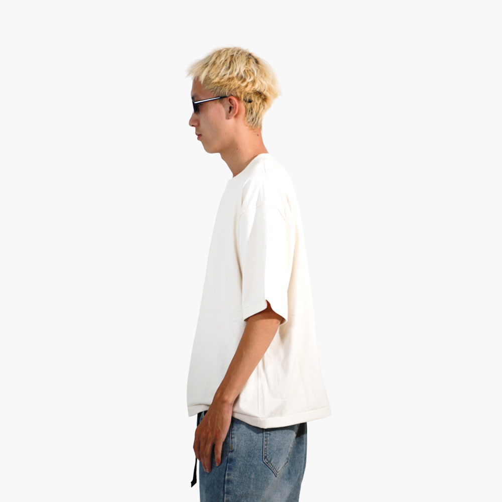สกรีนเสื้อราคาถูก ลำปาง รูปคนใส่เสื้อจริง รุ่น SAVAGE BOXY