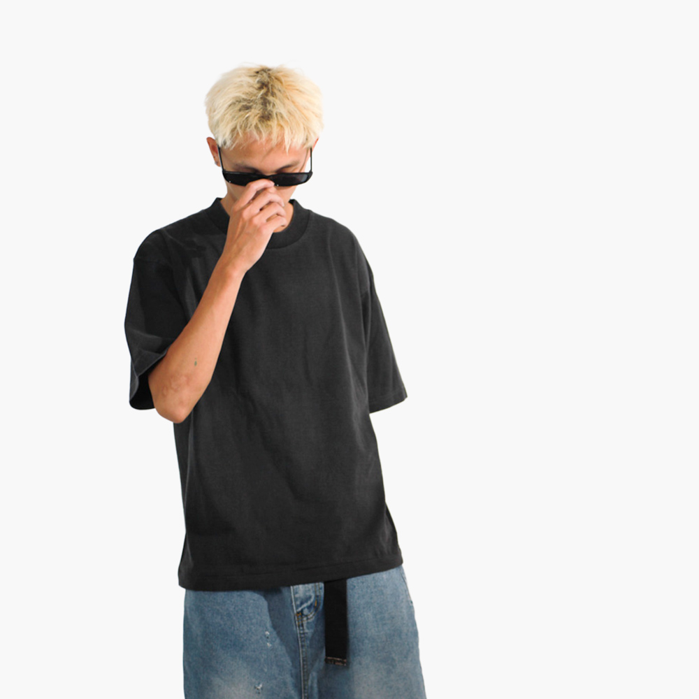 ร้านสกรีนเสื้อ สกลนคร รูปคนใส่เสื้อจริง รุ่น SAVAGE BOXY