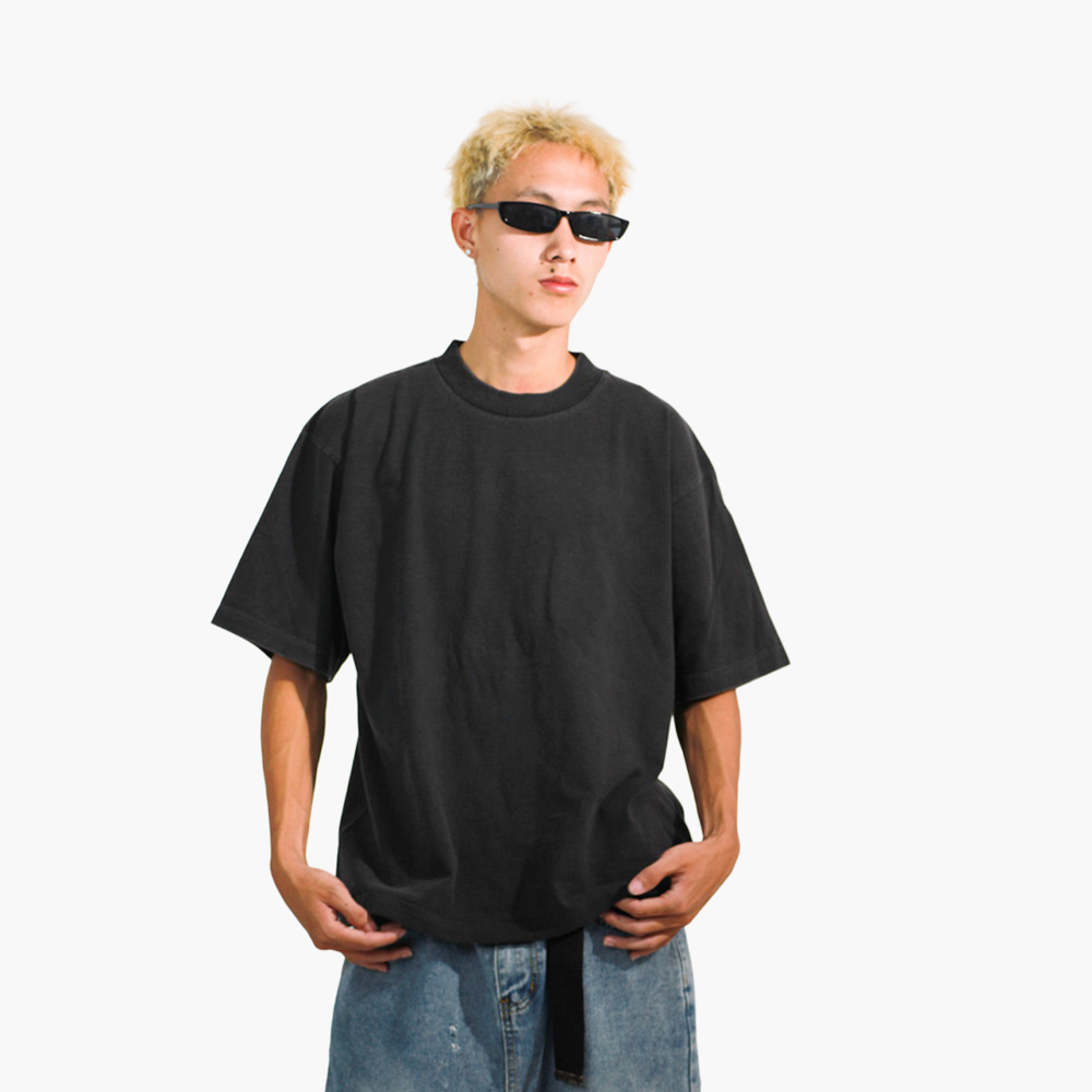 สกรีนเสื้อราคาถูก กำแพงเพชร รูปคนใส่เสื้อจริง รุ่น SAVAGE BOXY