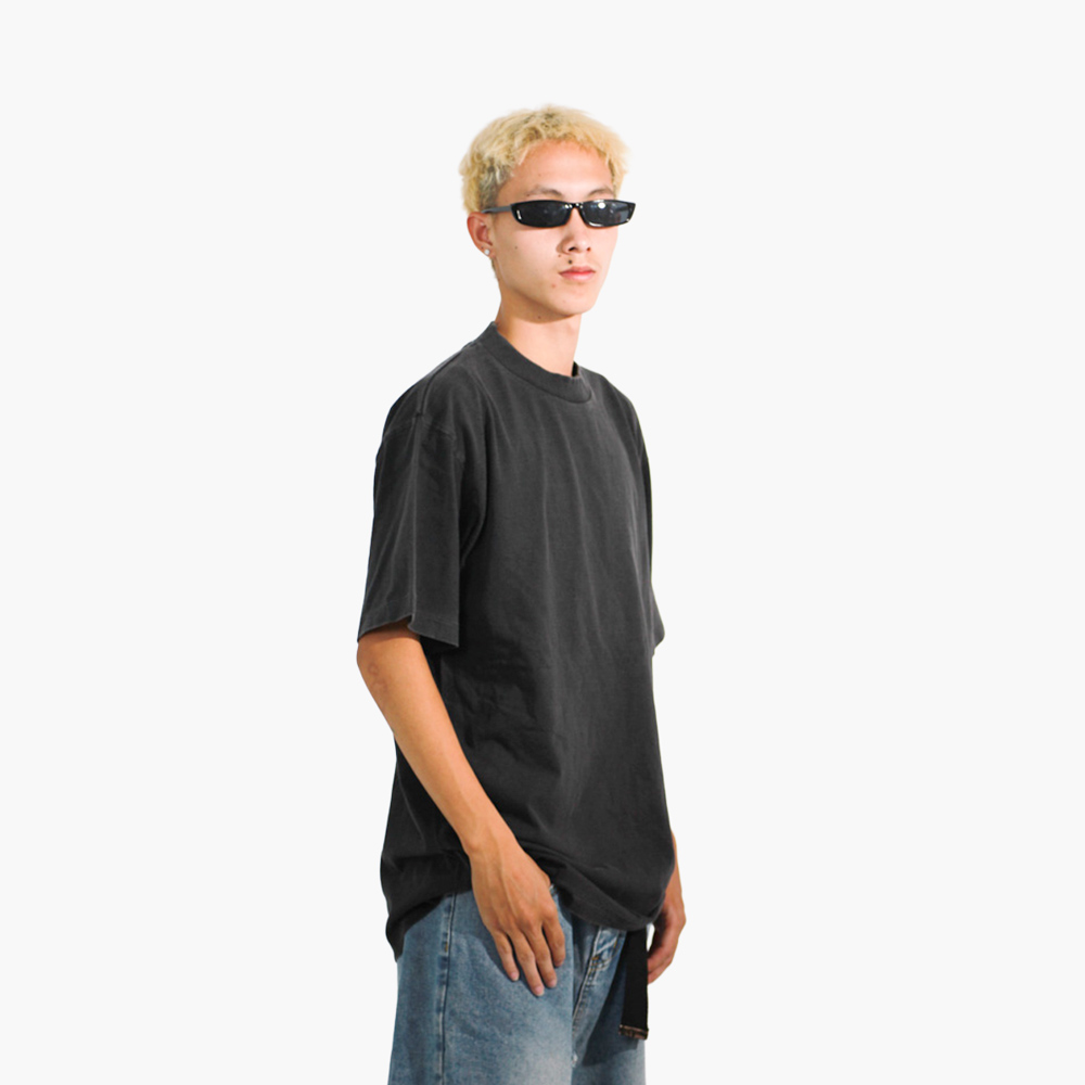 ร้านสกรีนเสื้อ กระบี่ รูปคนใส่เสื้อจริง รุ่น SAVAGE OVERSIZE