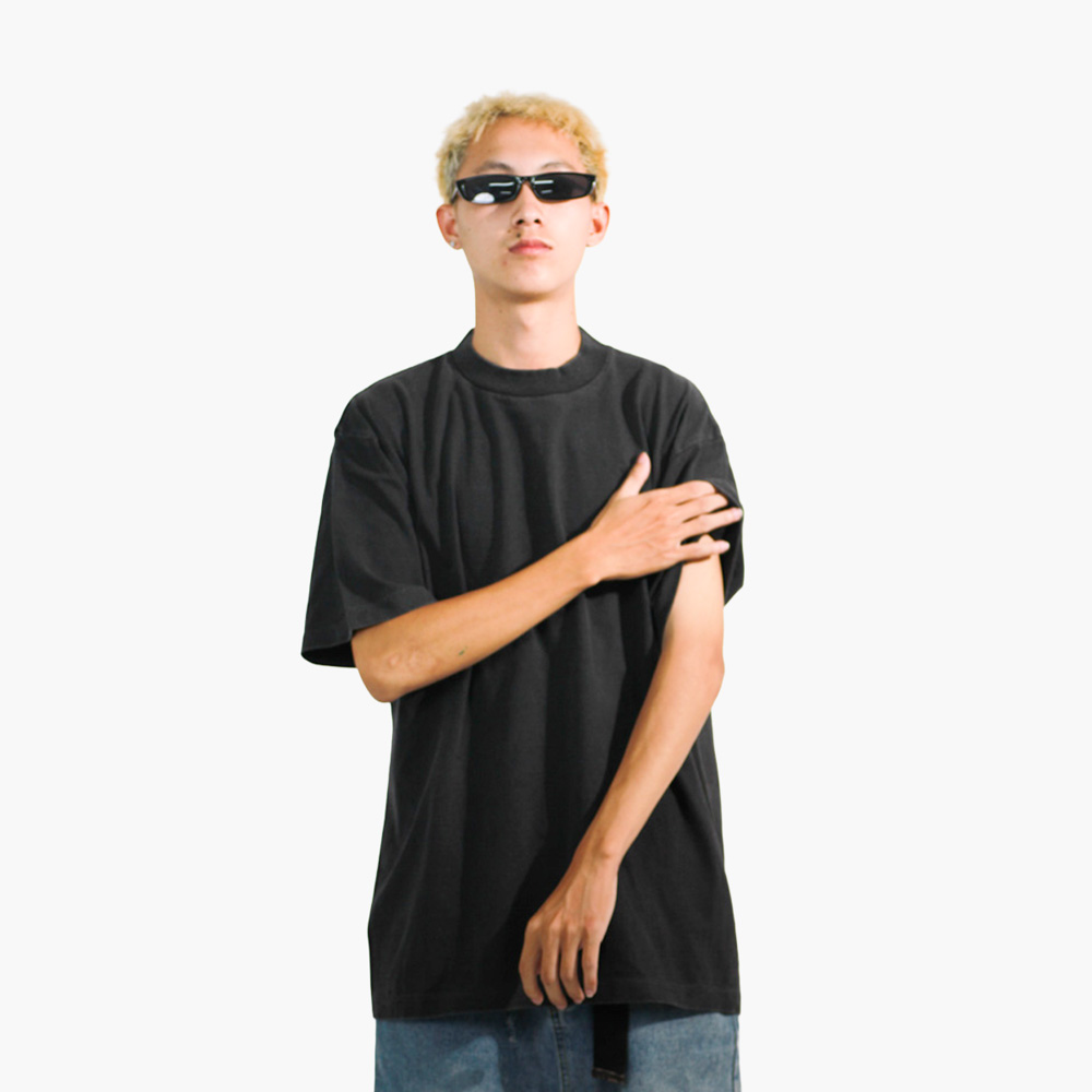 ร้านสกรีนเสื้อ นครพนม รูปคนใส่เสื้อจริง รุ่น SAVAGE OVERSIZE