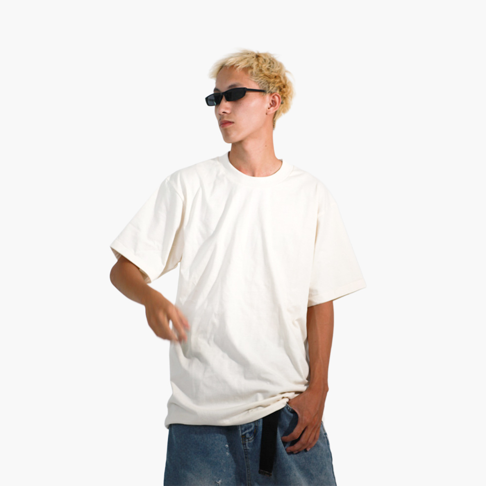 ร้านสกรีนเสื้อ กำแพงเพชร รูปคนใส่เสื้อจริง รุ่น SAVAGE OVERSIZE