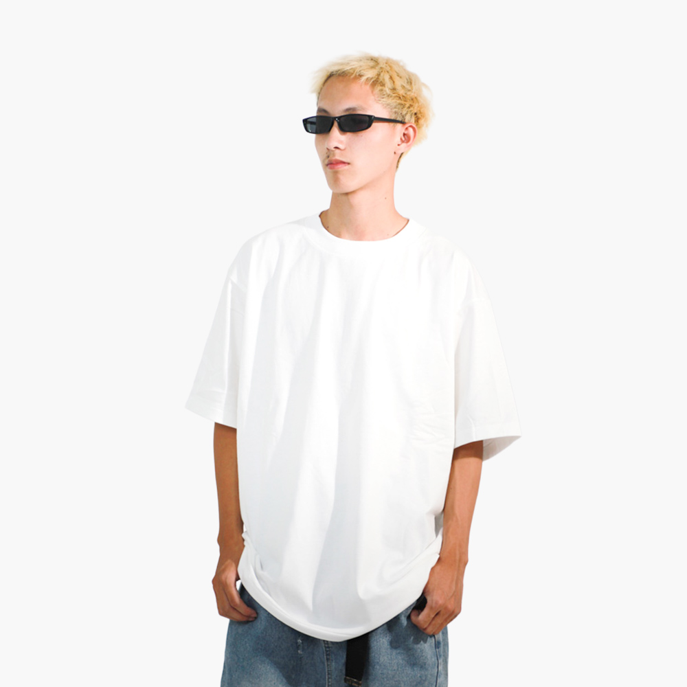ร้านสกรีนเสื้อ ลพบุรี รูปคนใส่เสื้อจริง รุ่น SAVAGE OVERSIZE