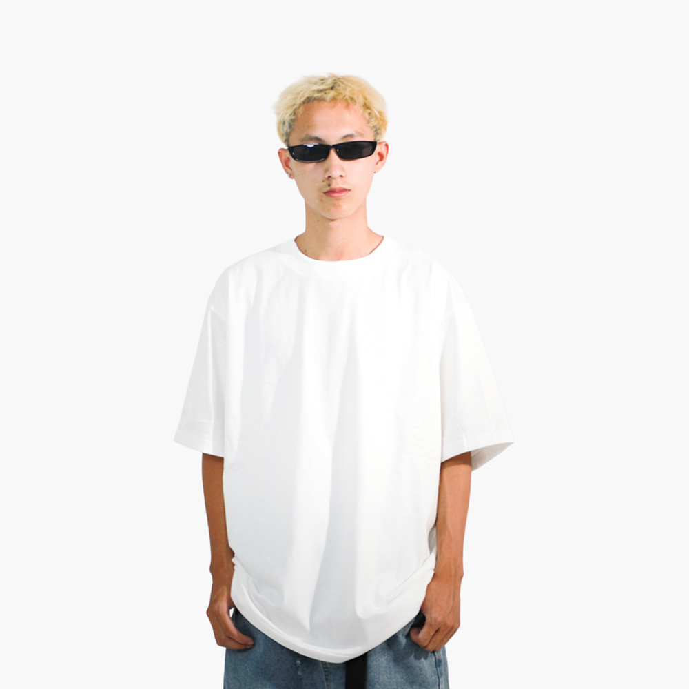 สกรีนเสื้อราคาถูก นครสวรรค์ รูปคนใส่เสื้อจริง รุ่น SAVAGE OVERSIZE