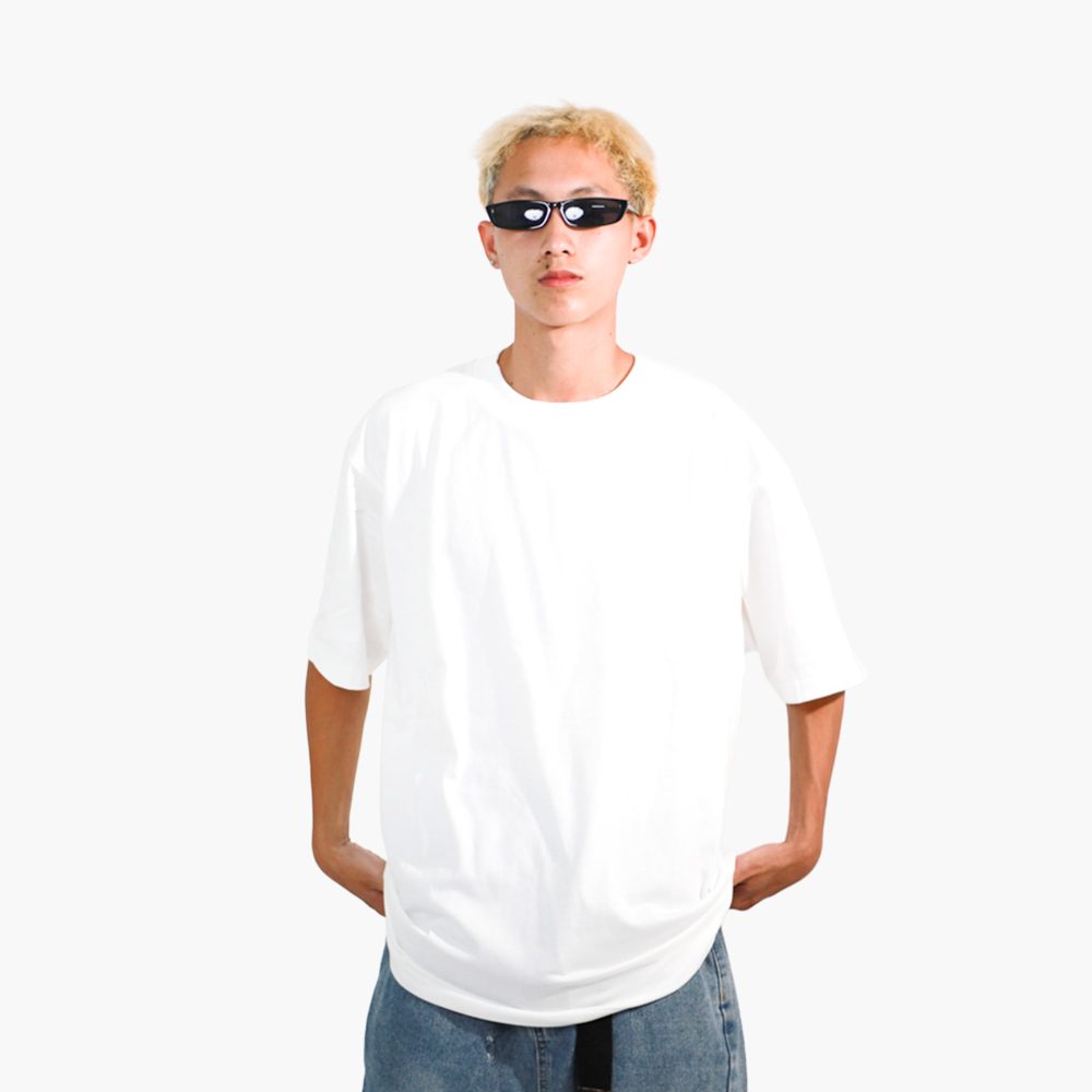 ร้านสกรีนเสื้อ ขอนแก่น รูปคนใส่เสื้อจริง รุ่น SAVAGE OVERSIZE