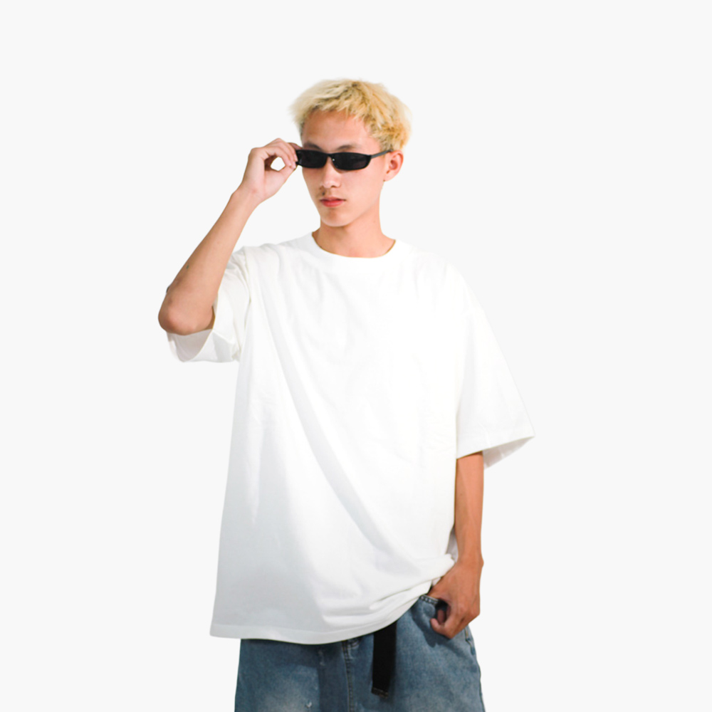 สกรีนเสื้อ เชียงใหม่ รูปคนใส่เสื้อจริง รุ่น SAVAGE OVERSIZE