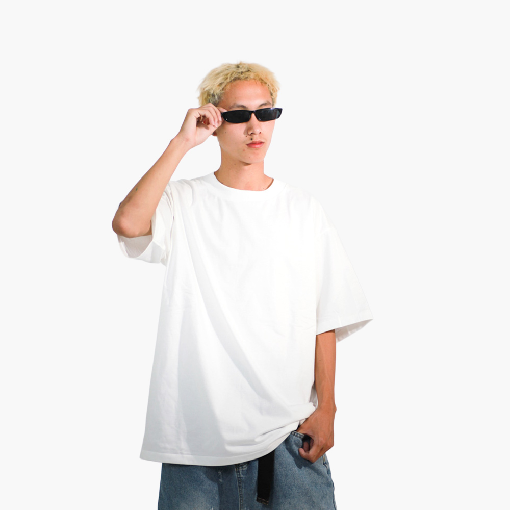 สกรีนเสื้อราคาถูก ลำพูน รูปคนใส่เสื้อจริง รุ่น SAVAGE OVERSIZE