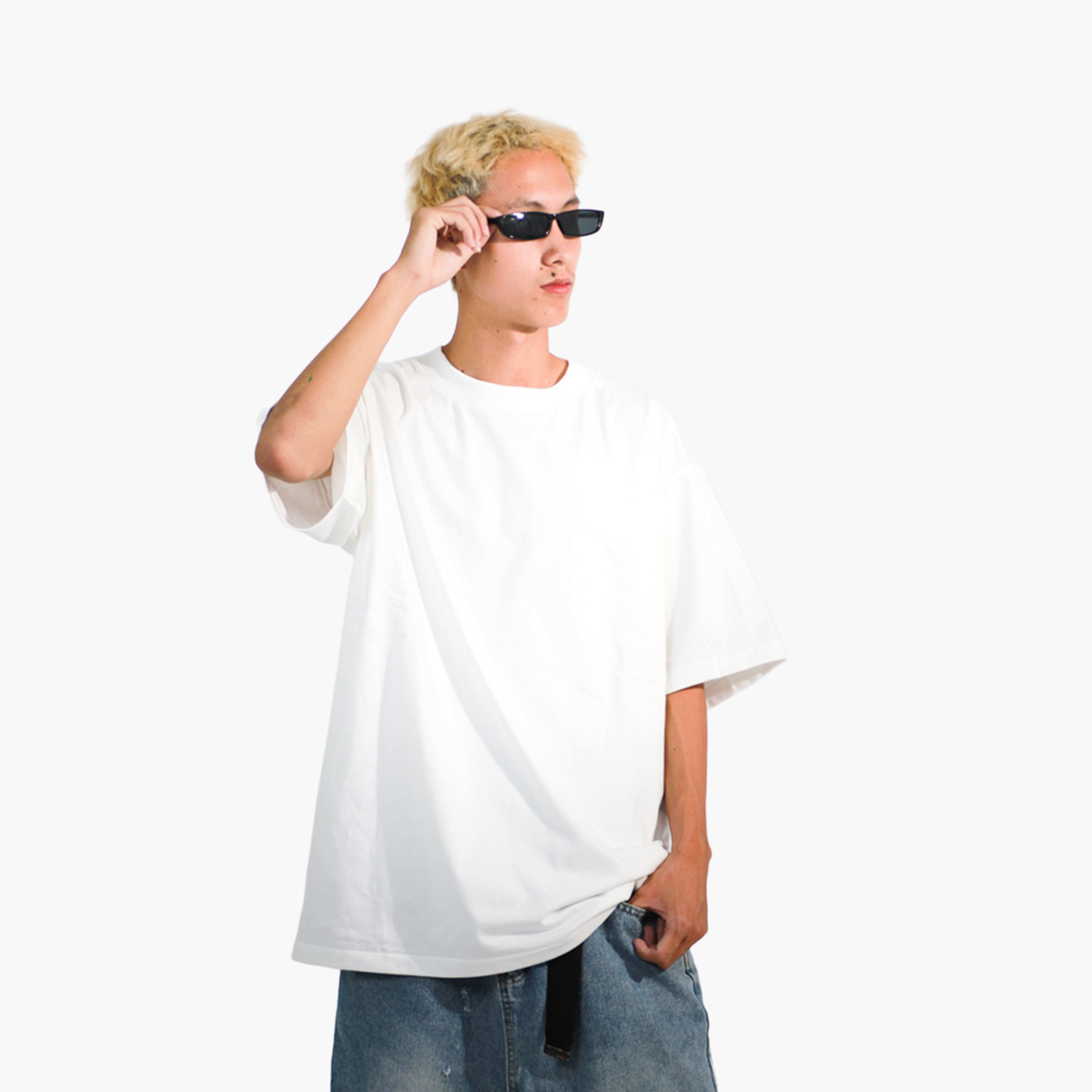 รับสกรีนเสื้อ เชียงใหม่ รูปคนใส่เสื้อจริง รุ่น SAVAGE OVERSIZE