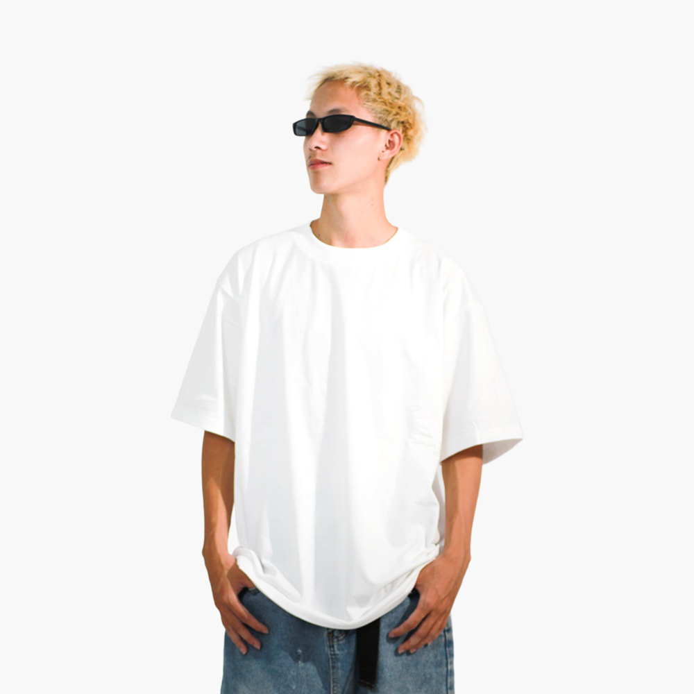 รับสกรีนเสื้อ อุดรธานี รูปคนใส่เสื้อจริง รุ่น SAVAGE OVERSIZE