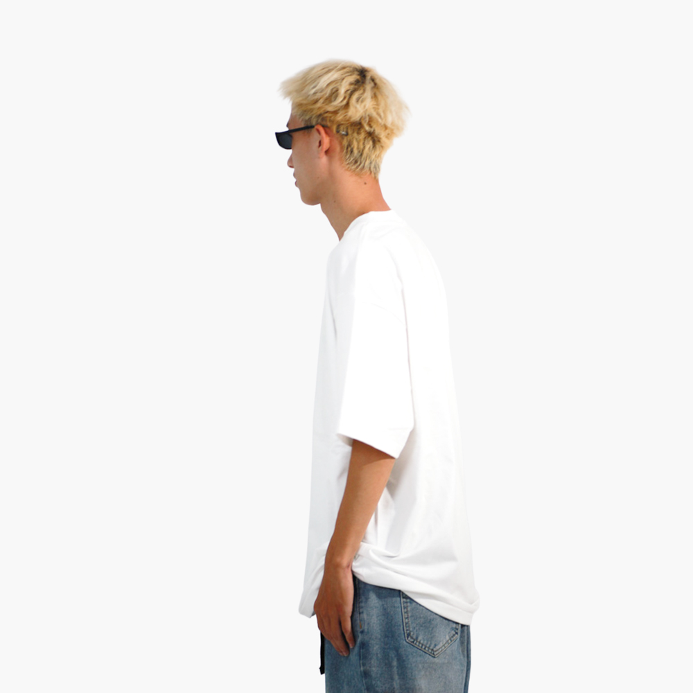ร้านสกรีนเสื้อ ชลบุรี รูปคนใส่เสื้อจริง รุ่น SAVAGE OVERSIZE