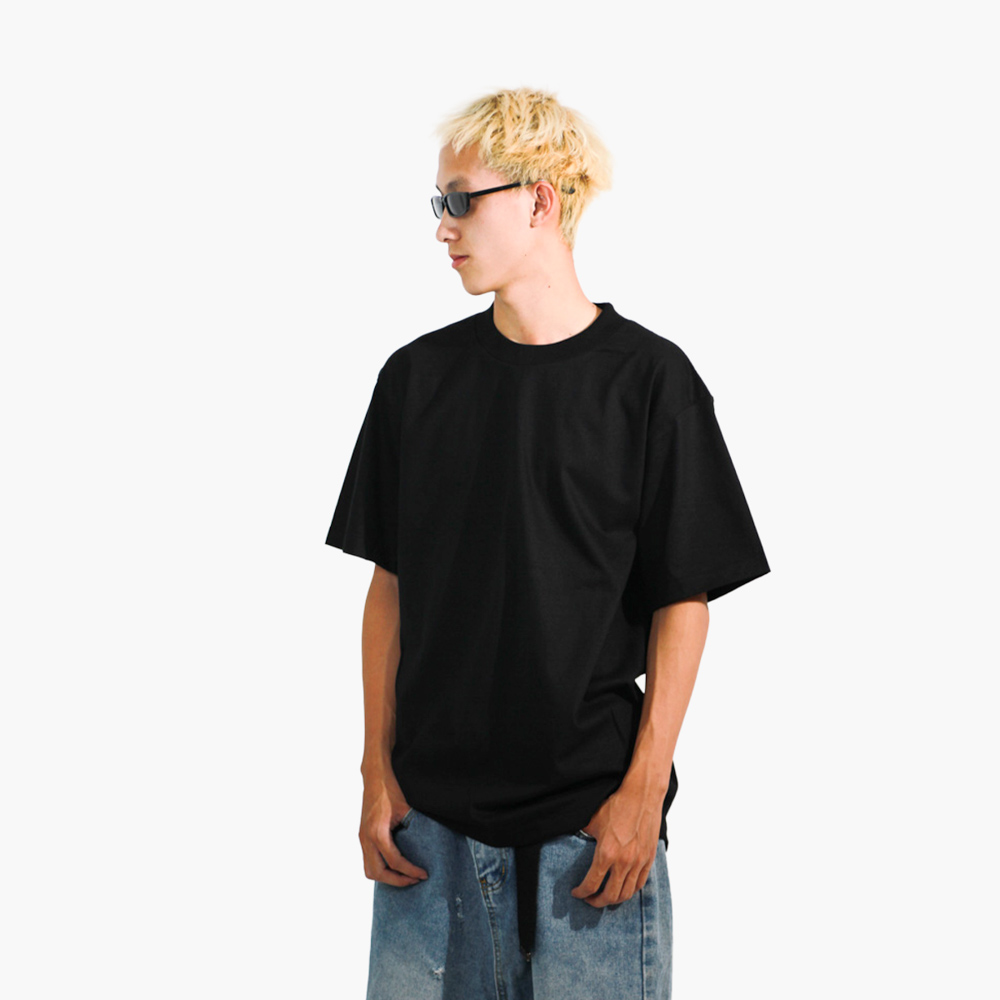 สกรีนเสื้อราคาถูก เชียงราย รูปคนใส่เสื้อจริง รุ่น SAVAGE OVERSIZE