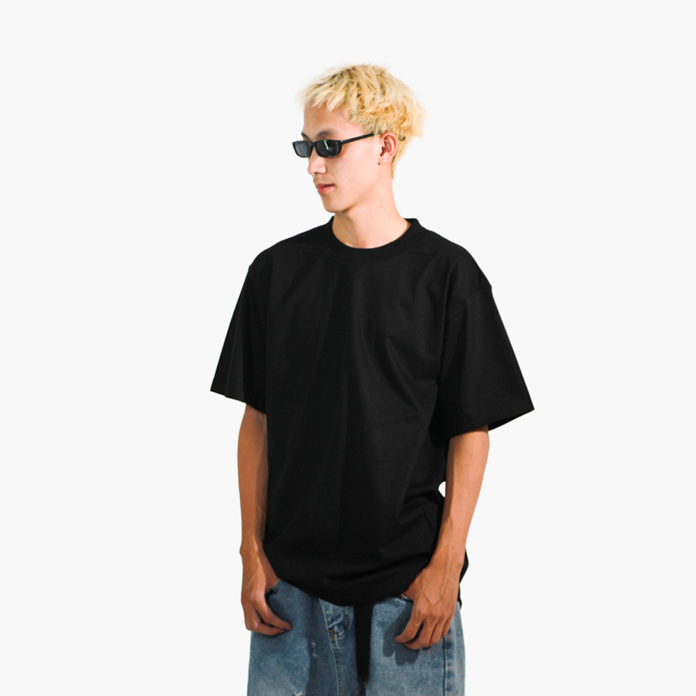 รับสกรีนเสื้อ มหาสารคาม รูปคนใส่เสื้อจริง รุ่น SAVAGE OVERSIZE