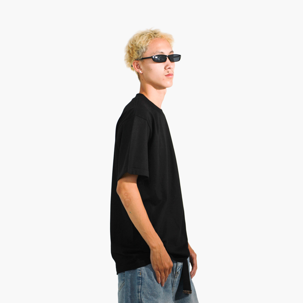 ร้านสกรีนเสื้อ เพชรบุรี รูปคนใส่เสื้อจริง รุ่น SAVAGE OVERSIZE