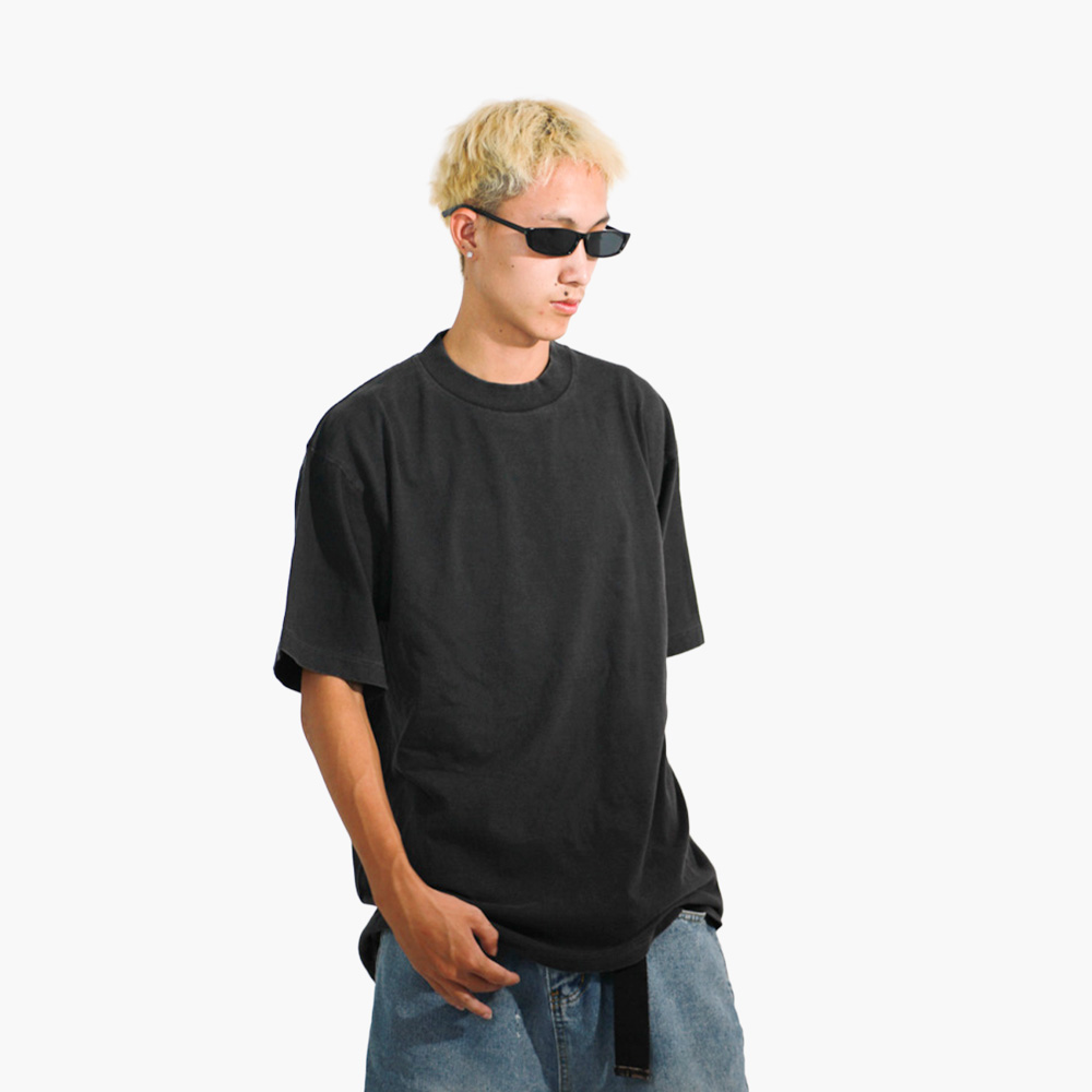 รับสกรีนเสื้อ ศรีสะเกษ รูปคนใส่เสื้อจริง รุ่น SAVAGE OVERSIZE